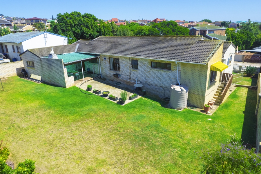 3 Bedroom Property for Sale in Wavecrest Eastern Cape